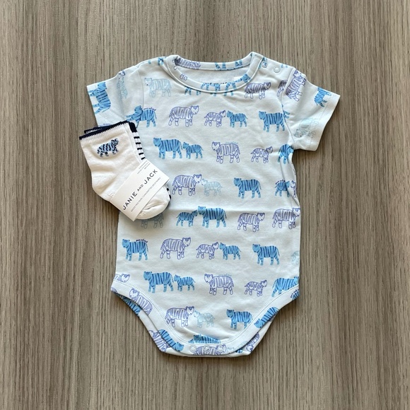 NWT Janie and Jack Animal Print Short Sleeve Onesie & Animal Socks Blue 3-6 M - Picture 13 of 13